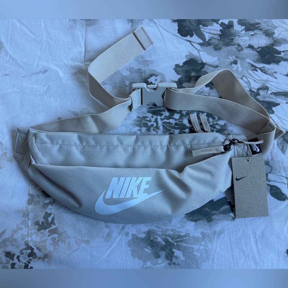 Nike Heritage Belt Bag